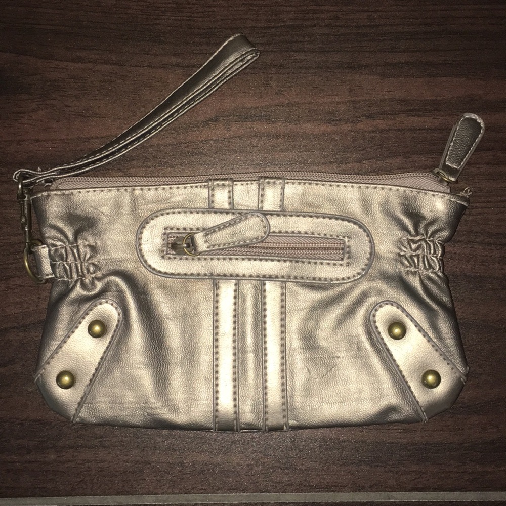 Kirra wristlet